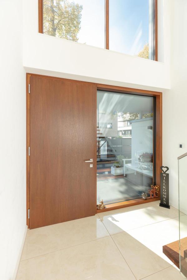 Holz-Aluminium-Haustür von innen
